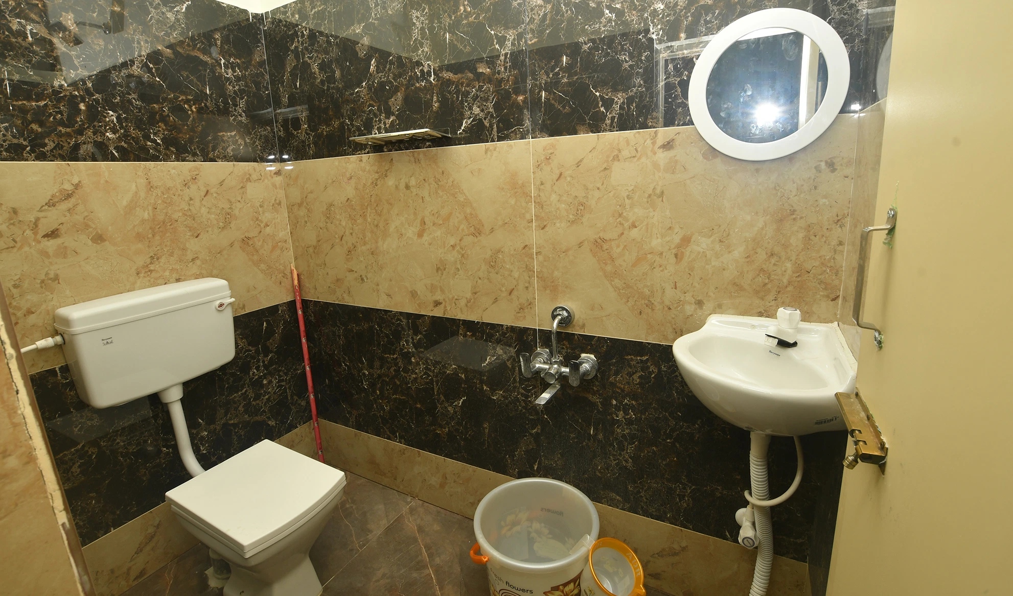 Premium Bathroom at Pranav Homestay in Tiruvannamalai