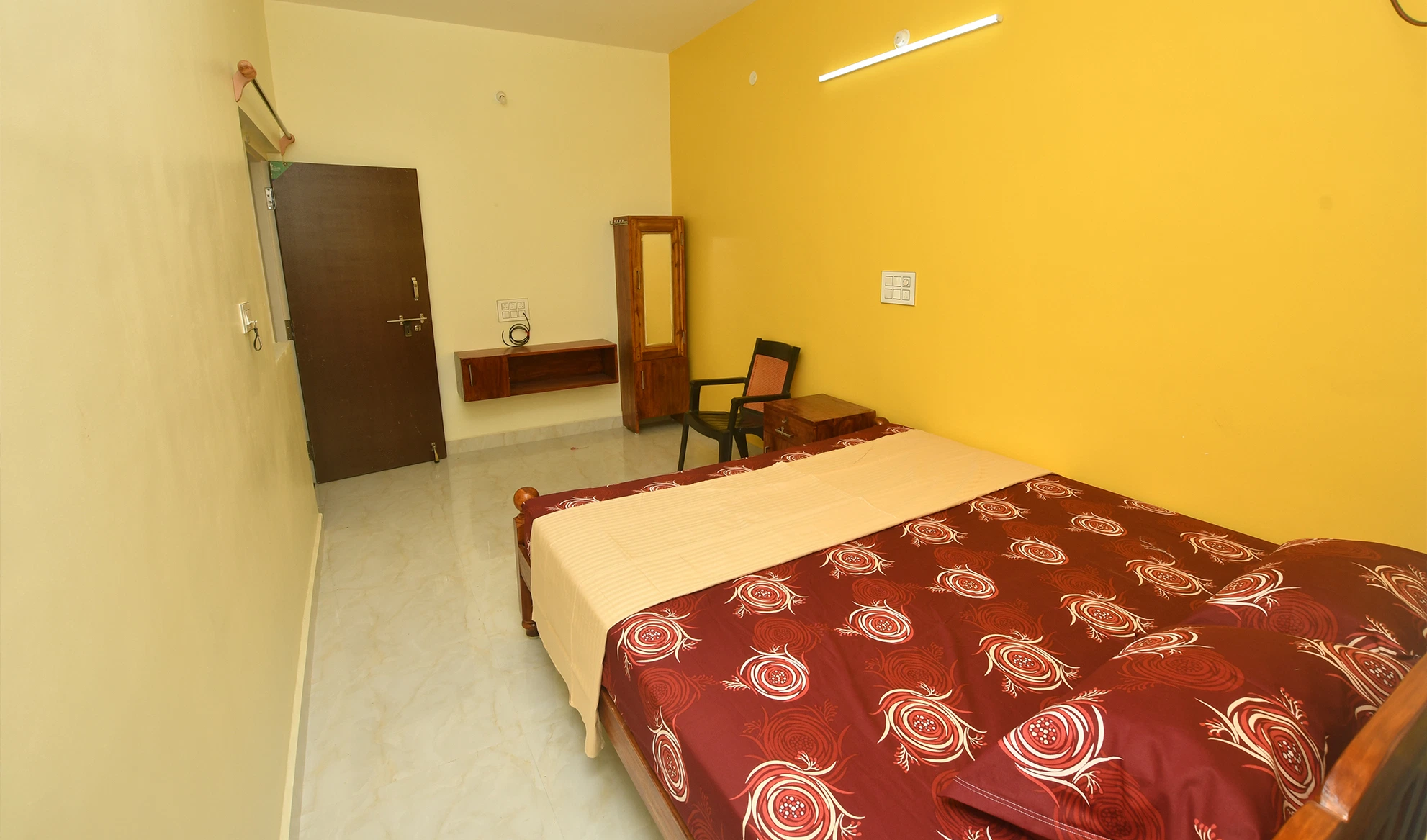 Comfortable Bedroom at Pranav Homestay in Tiruvannamalai