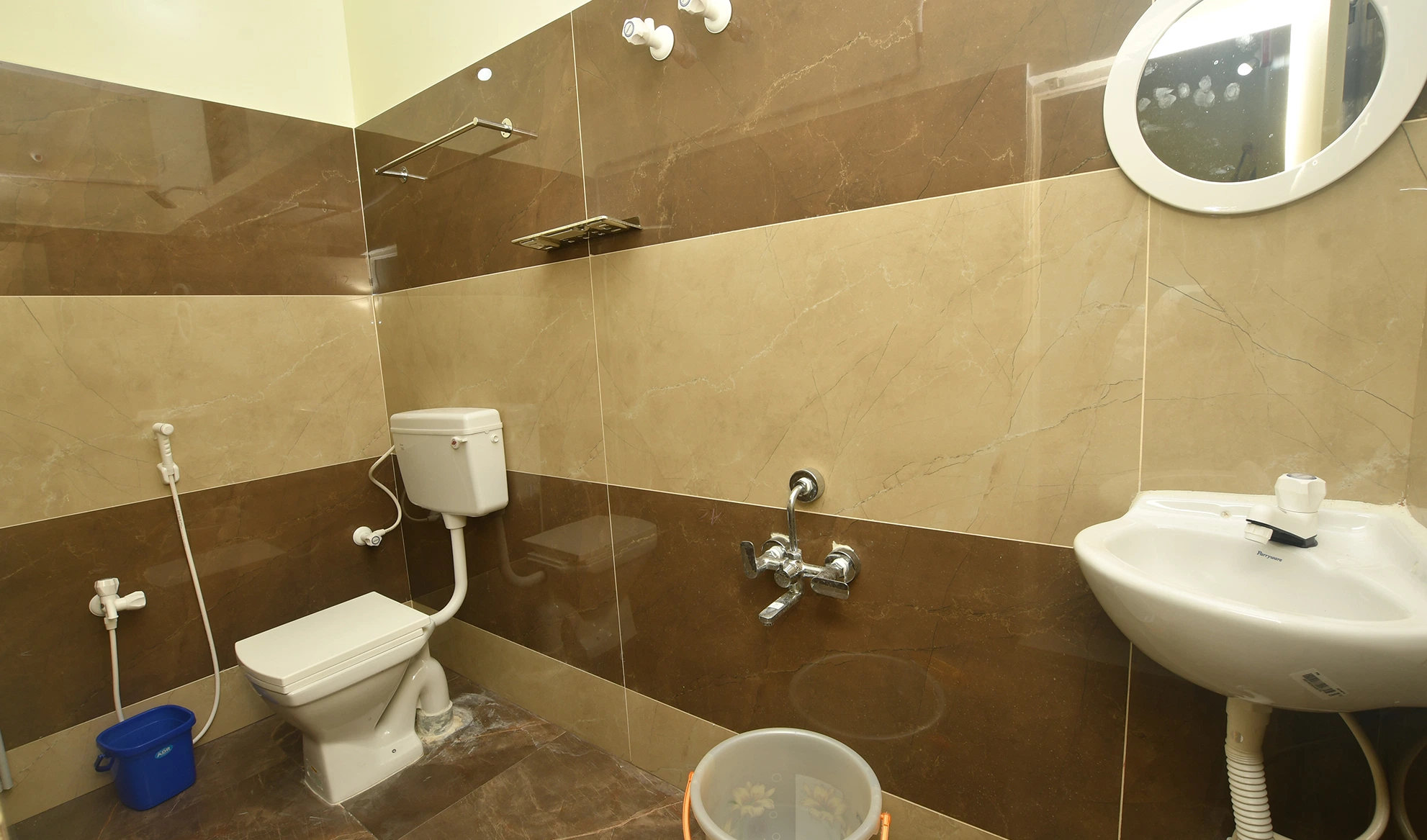Clean & Hygienic Bathroom at Pranav Homestay in Tiruvannamalai