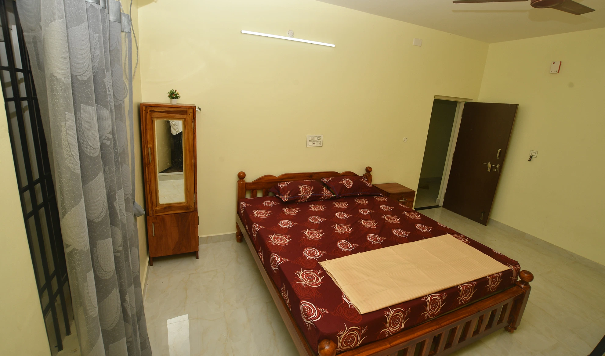 Comfortable Room at Pranav Homestay in Tiruvannamalai