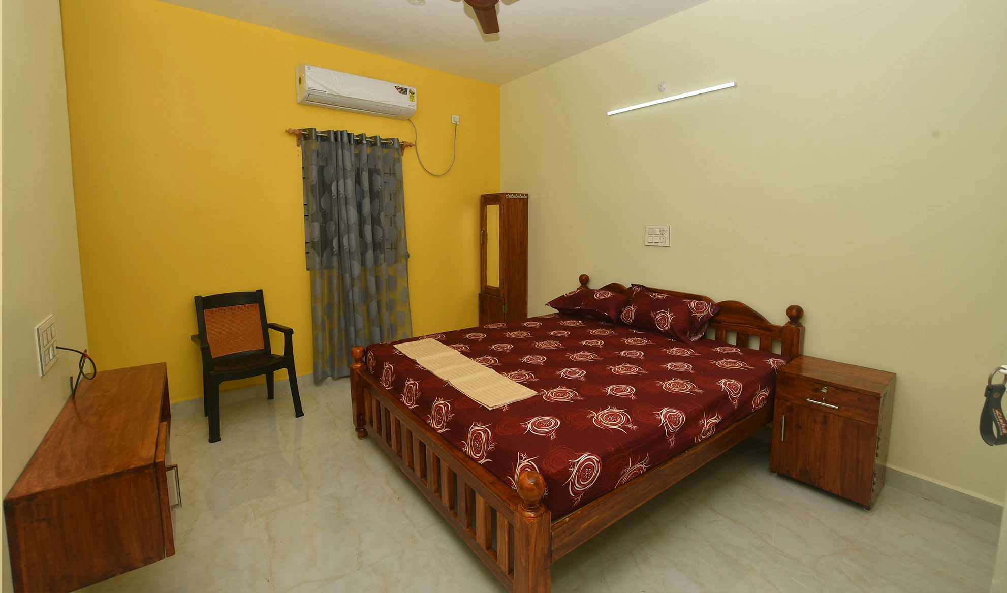 Decorated Bedroom at Pranav Homestay in Tiruvannamalai