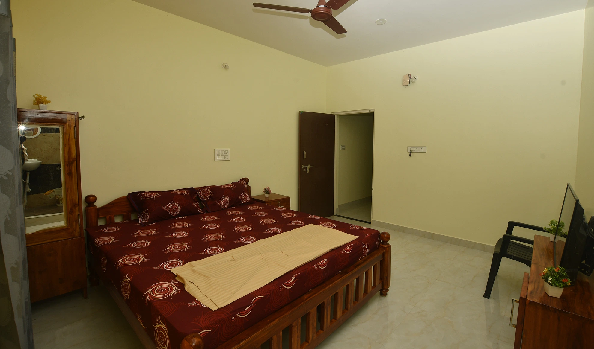 Room Interior at Pranav Homestay in Tiruvannamalai